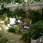 Seaview Self Catering - Helen No 1 *