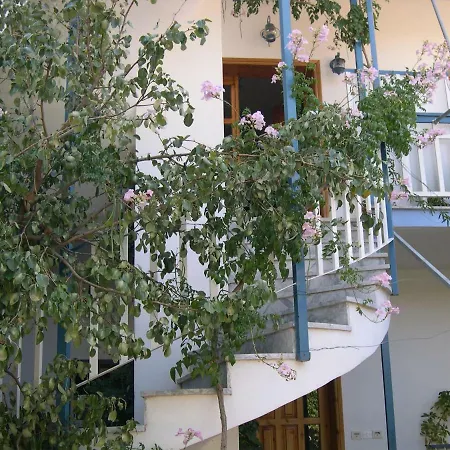 Seaview Self Catering - Helen No 1 Apartment Xiropigado