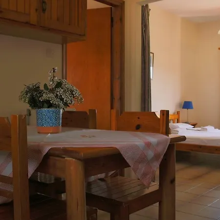 Seaview Self Catering - Helen No 1 Xiropigado